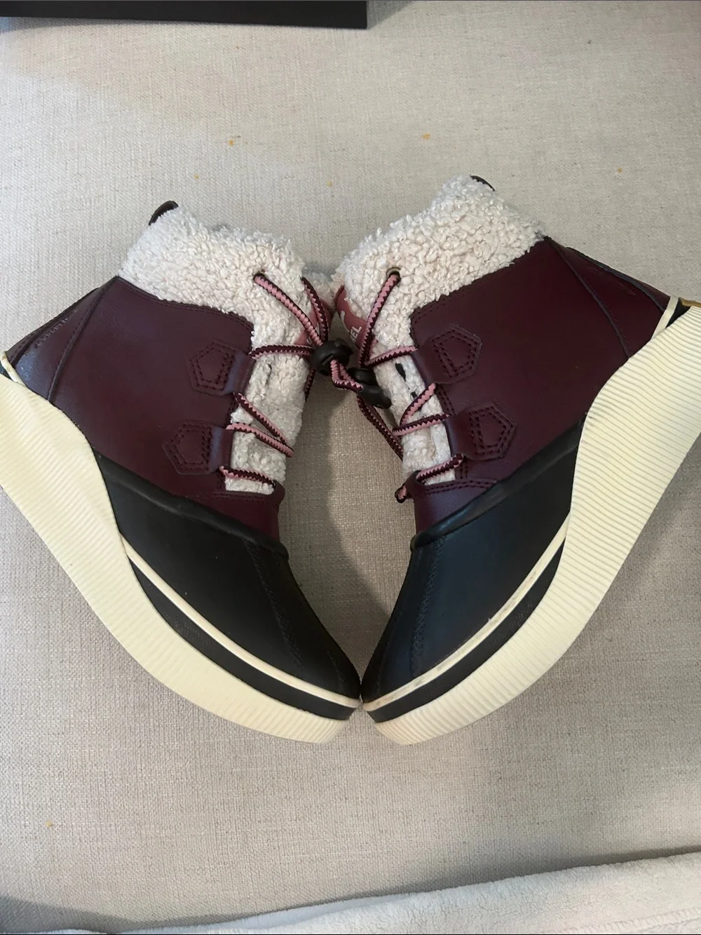 Sorel Out N About IV Chillz Big Kids boots, plum/black colorway, Size 6, NWOT